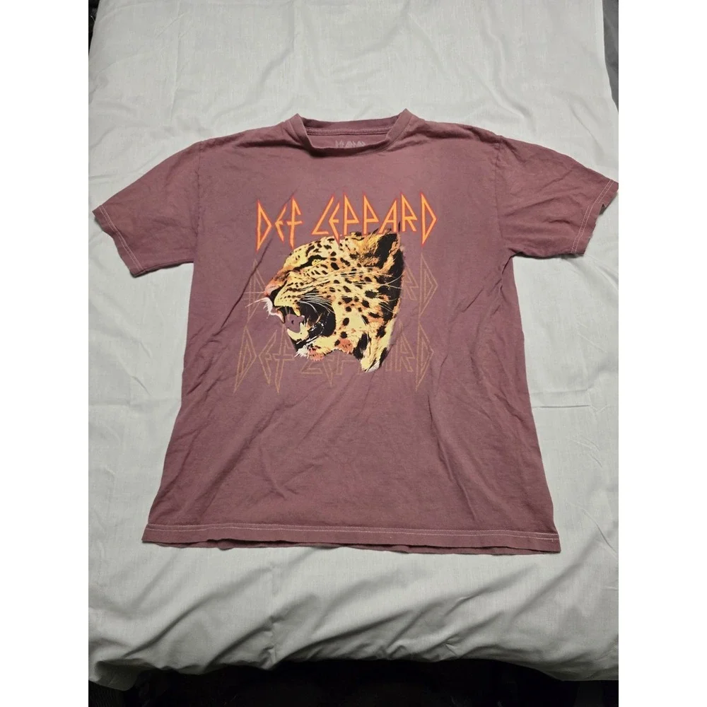 Def Leppard Shirt Mens Large Purple‎ Leopard Graphic Band Rock Tee 2023 Tour